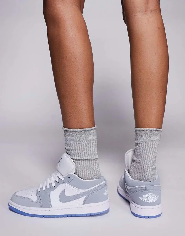 Nike Air Jordan 1 Low sneakers in white and gray - Image 2