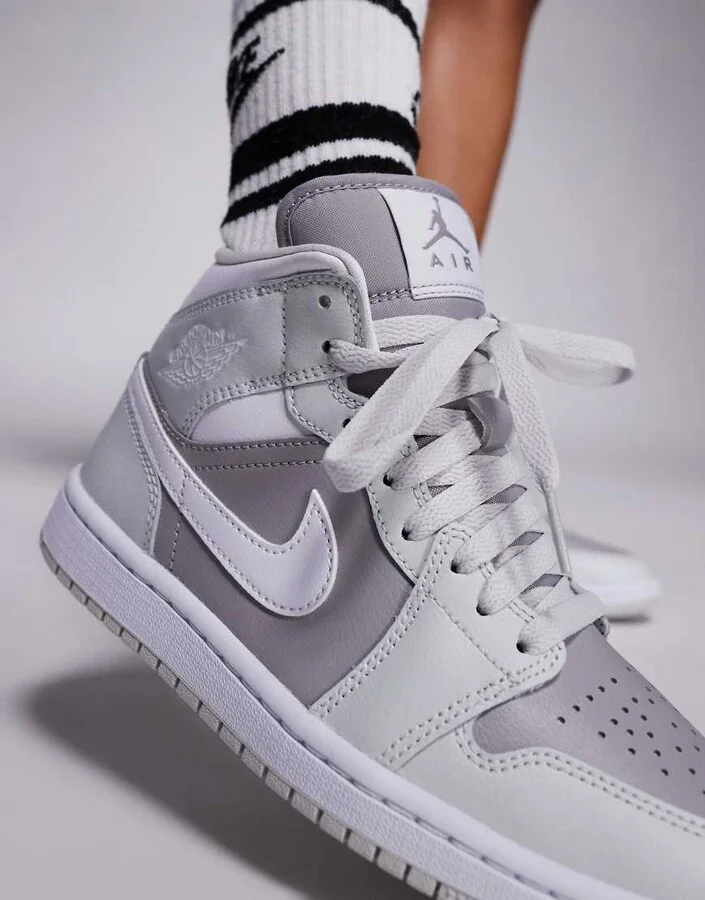 Nike Air Jordan 1 Mid sneakers in gray/white - Image 3