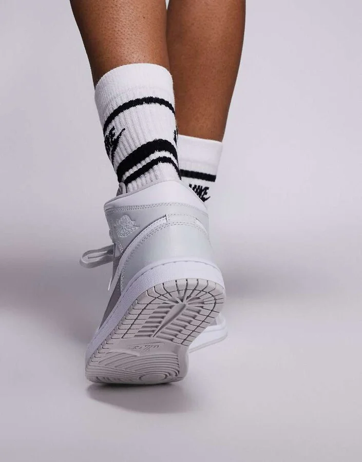 Nike Air Jordan 1 Mid sneakers in gray/white - Image 4