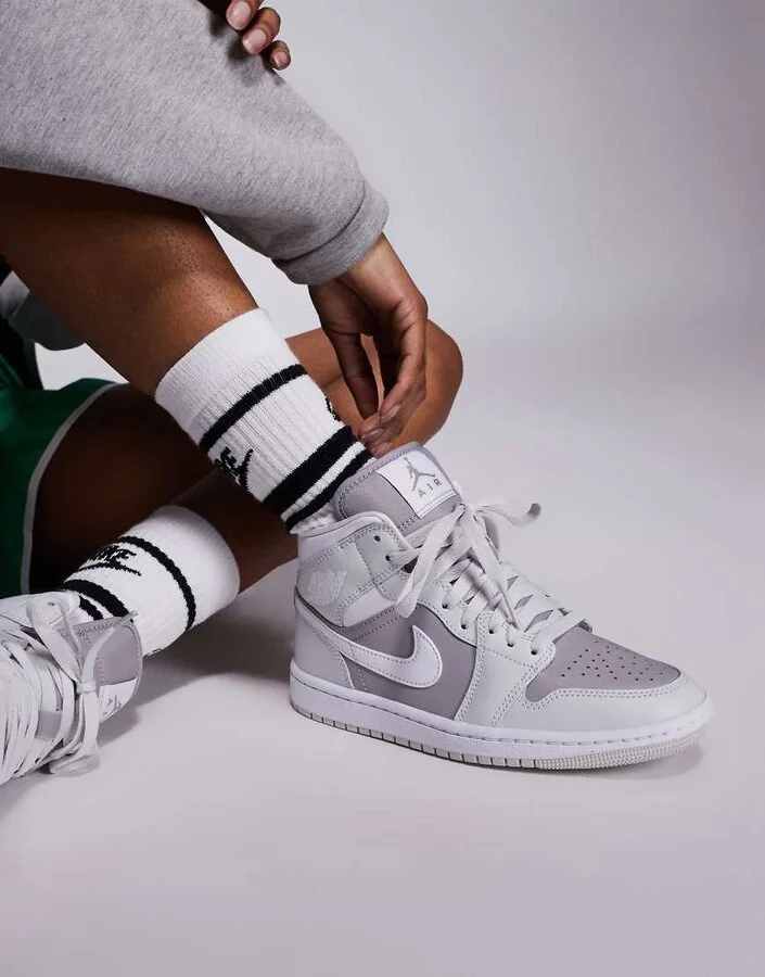 Nike Air Jordan 1 Mid sneakers in gray/white