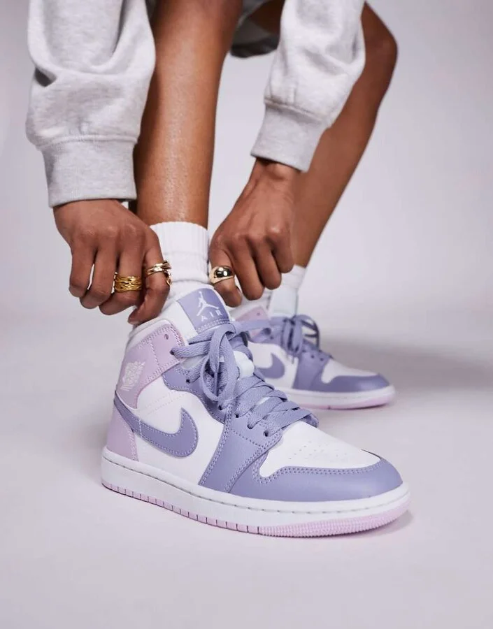Nike Air Jordan 1 Mid sneakers in white and light purple