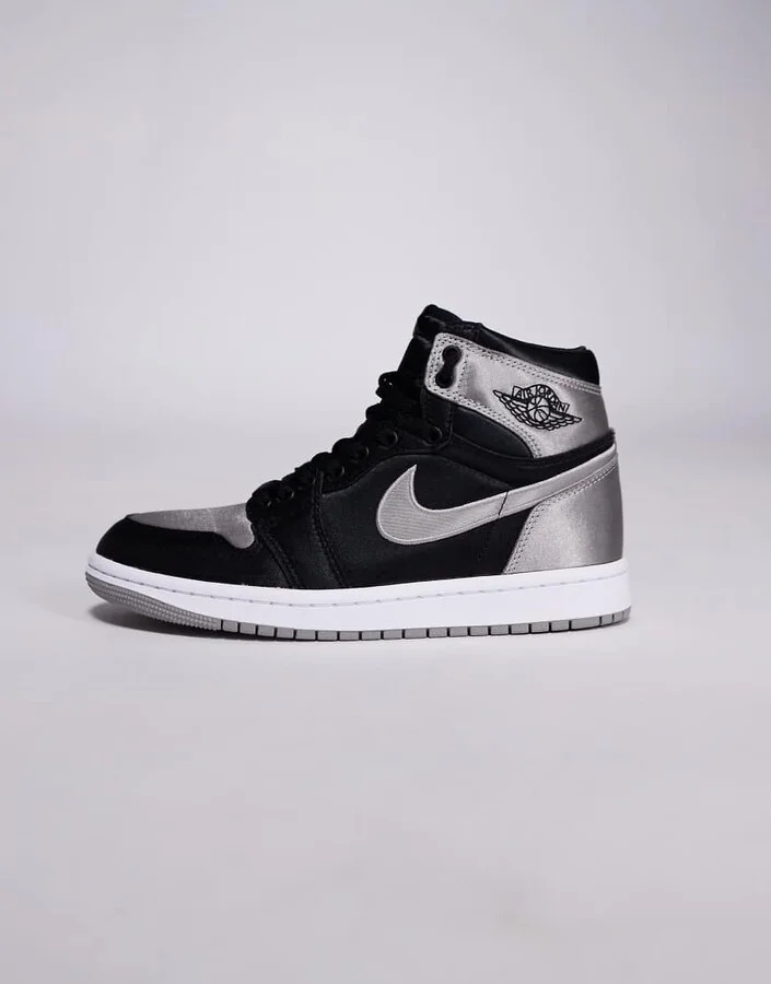 Nike Air Jordan 1 Retro High OG sneakers in black and gray - Image 2