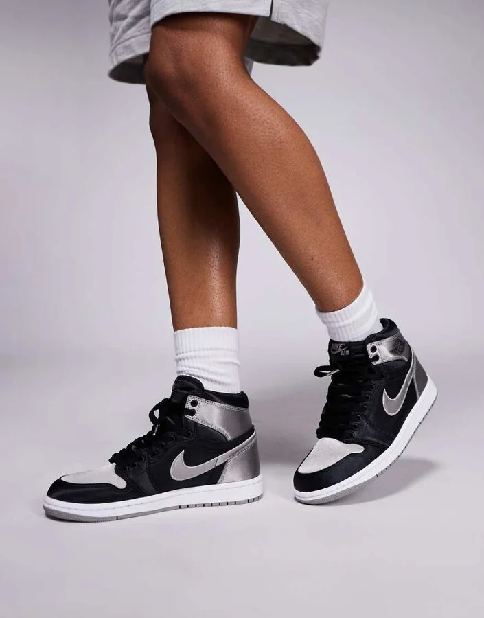 Nike Air Jordan 1 Retro High OG sneakers in black and gray - Image 4