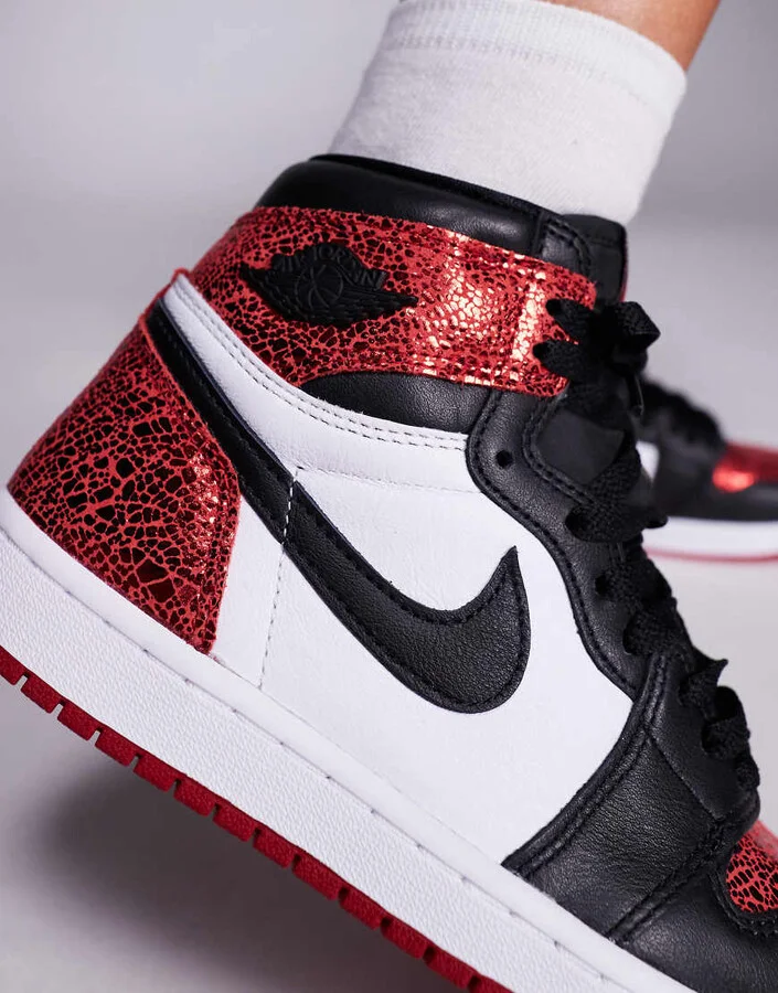 Nike Air Jordan 1 Retro High OG sneakers in red and black - Image 4