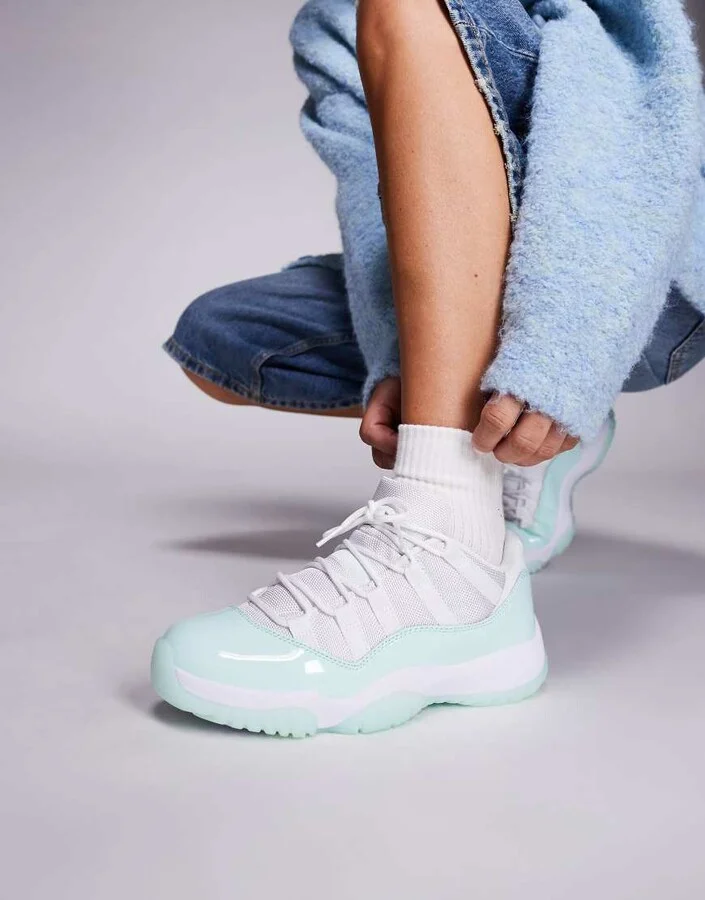 Nike Air Jordan 11 retro low sneakers in white