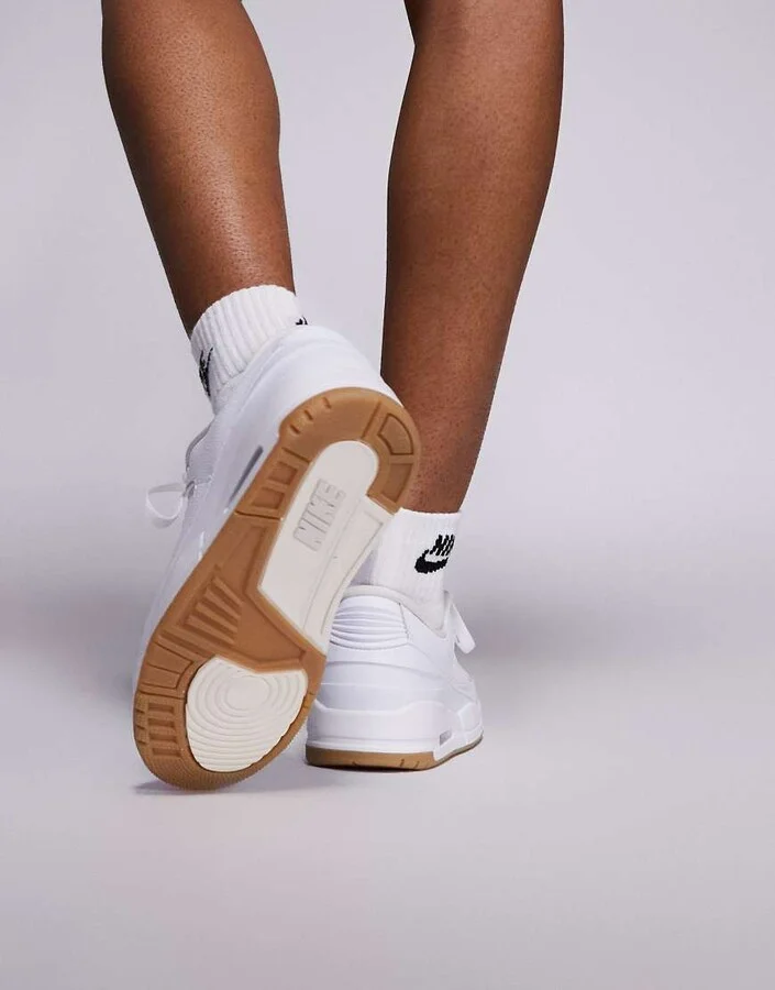 Nike Air Jordan 2/3 sneakers in white - Image 3