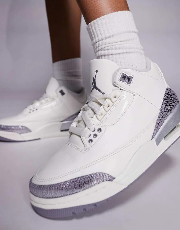 Nike Air Jordan 3 Retro sneakers in white and gray - Image 3