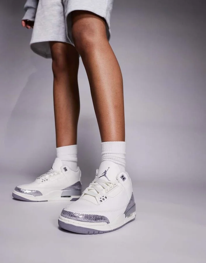 Nike Air Jordan 3 Retro sneakers in white and gray - Image 4