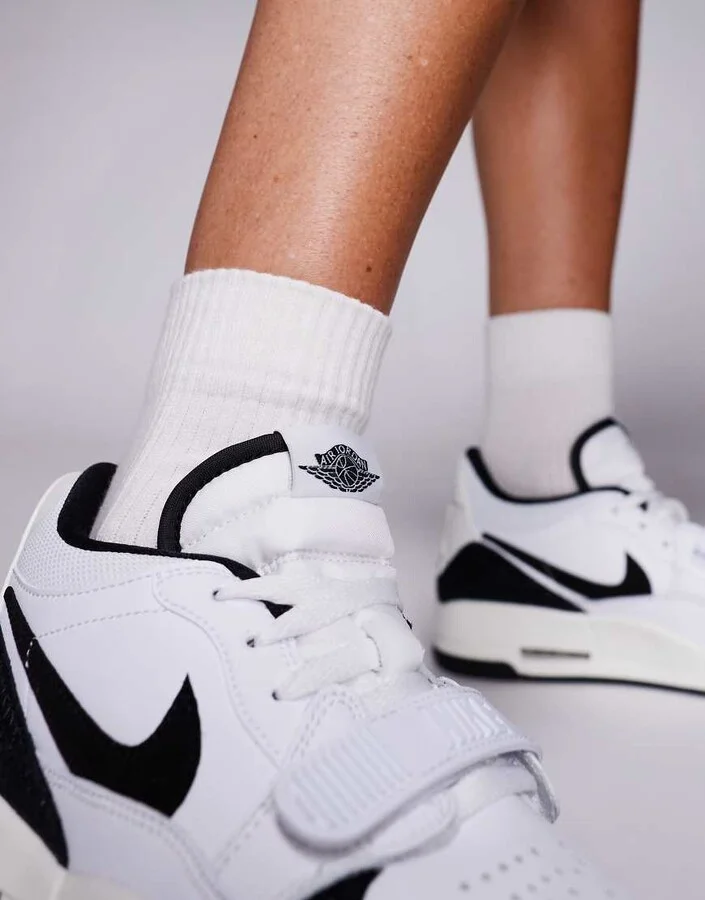 Nike Air Jordan Legacy 312 Low sneakers in white and black - Image 4