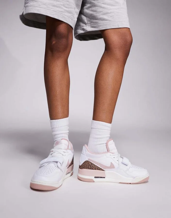 Nike Air Jordan Legacy 312 Low sneakers in white and pink