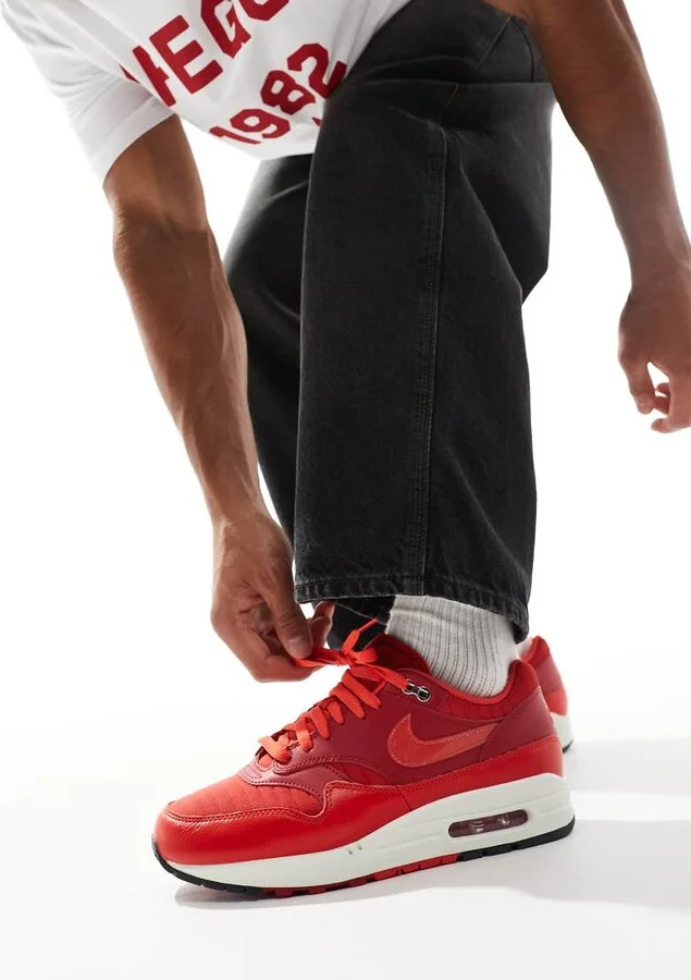 Nike Air Max 1 sneakers in red