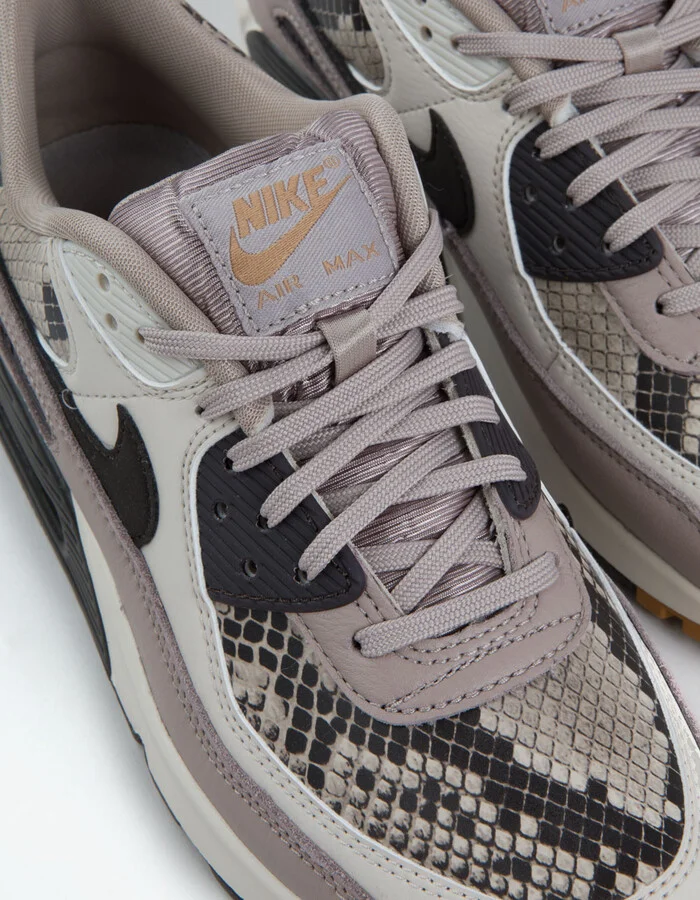 NIKE Air Max 90 SE Womens Shoes - Image 6