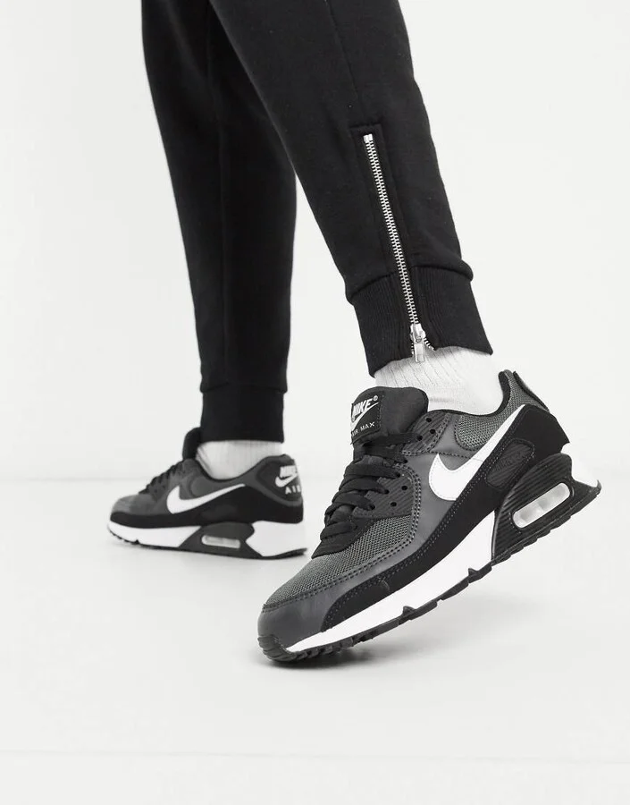 Nike Air Max 90 sneakers in black and white - Image 3