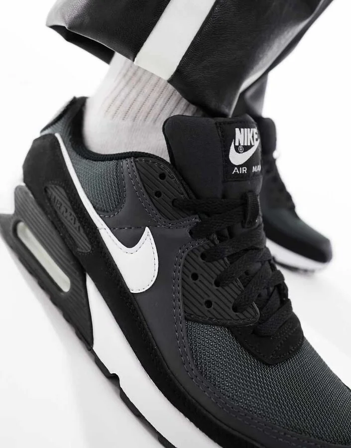 Nike Air Max 90 sneakers in white and black - Image 4