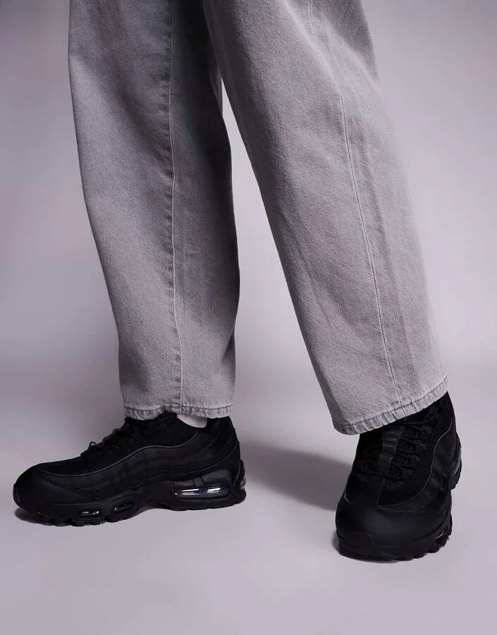 Nike Air Max 95 OG sneakers in triple black - Image 3