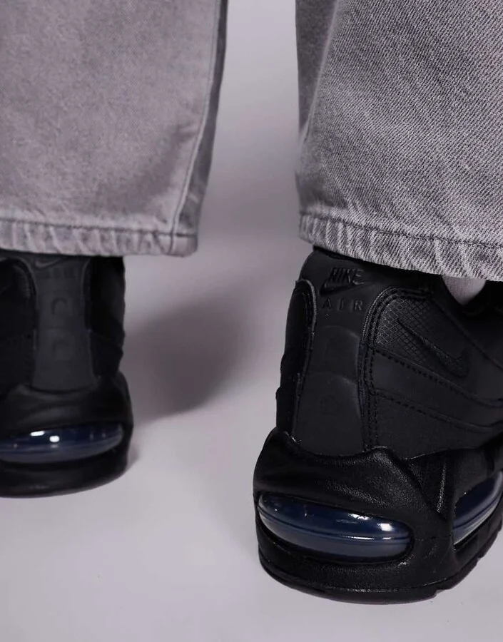 Nike Air Max 95 OG sneakers in triple black - Image 4