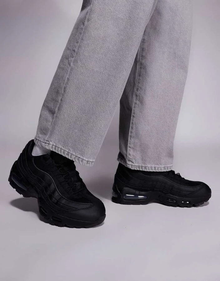 Nike Air Max 95 OG sneakers in triple black