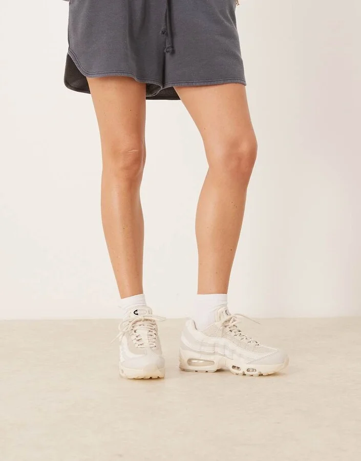 Nike Air Max 95 sneakers in beige and white - Image 3