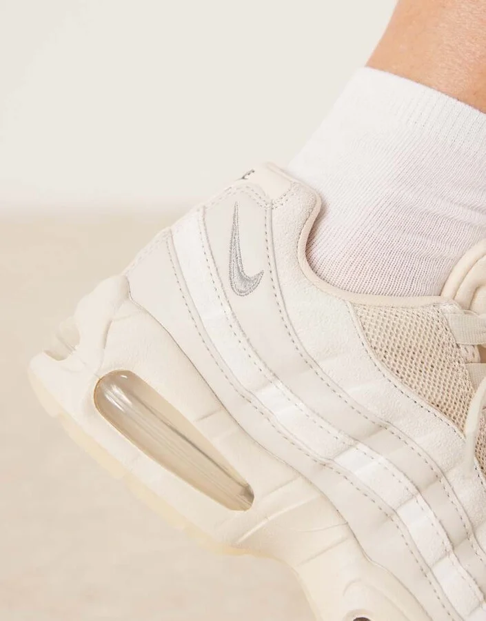 Nike Air Max 95 sneakers in beige and white - Image 4