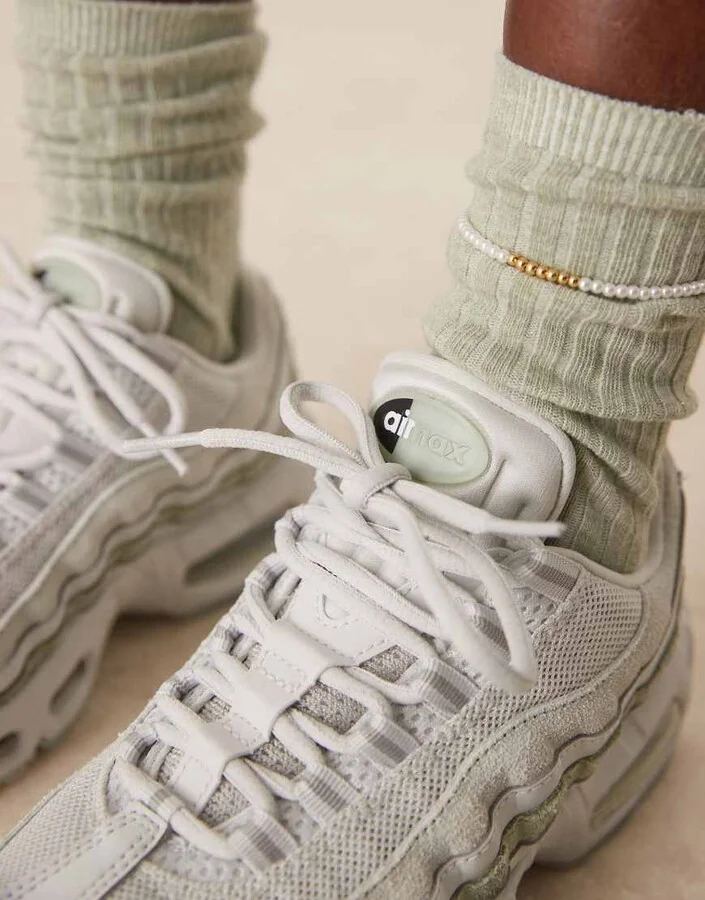 Nike Air Max 95 sneakers in light green - Image 3