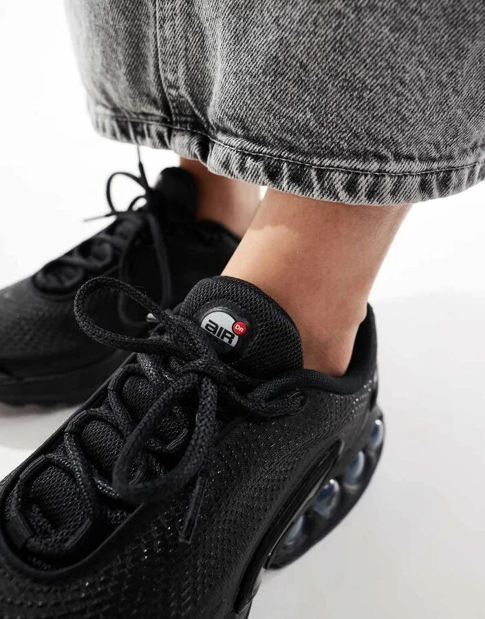 Nike Air Max DN sneakers in black - Image 3