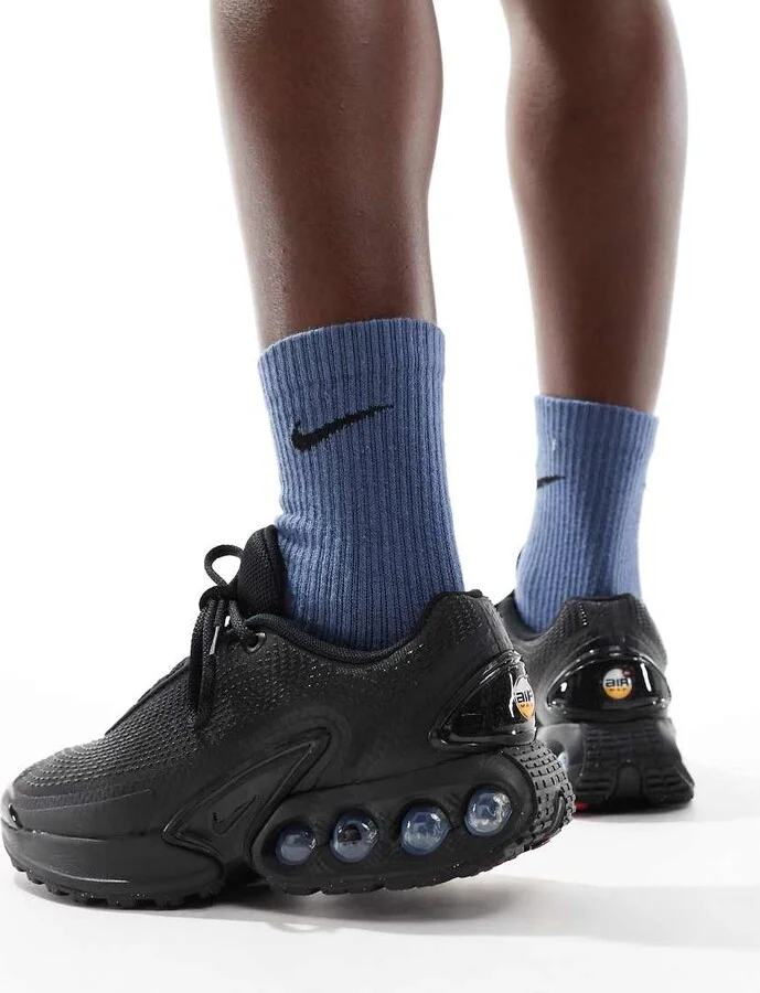 Nike Air Max DN sneakers in black - Image 3