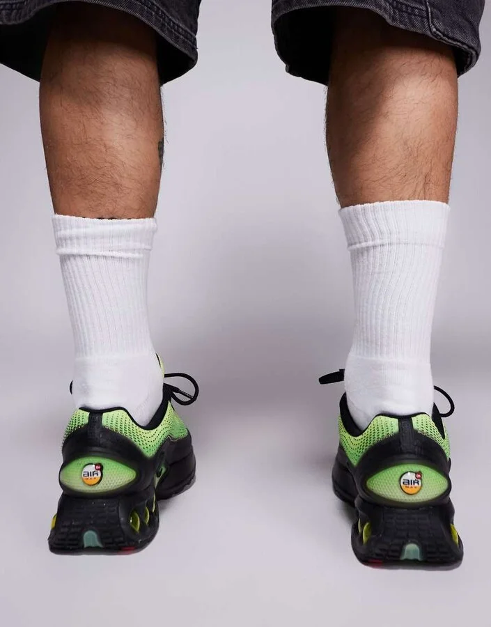 Nike Air Max DN sneakers in black and green - Image 4