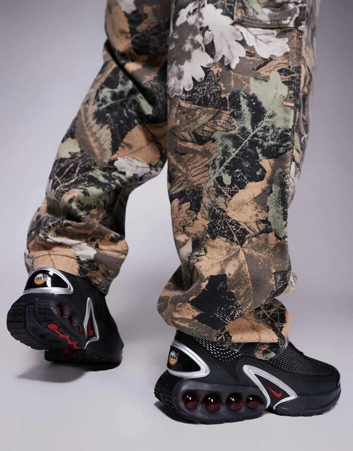 Nike Air Max DN sneakers in black and red - Image 3