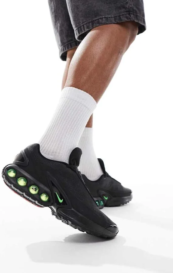 Nike Air Max DN sneakers in black & green - Image 2