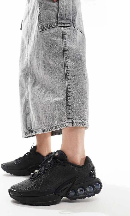 Nike Air Max DN sneakers in black