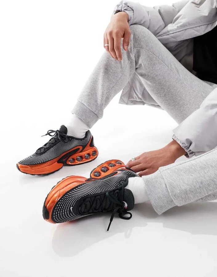 Nike Air Max DN sneakers in dark gray and red - Image 4