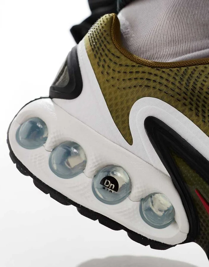Nike Air Max DN sneakers in khaki and red - Image 3