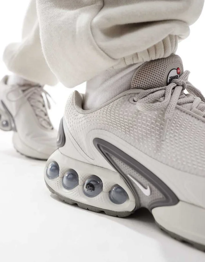 Nike Air Max DN sneakers in light gray - Image 4
