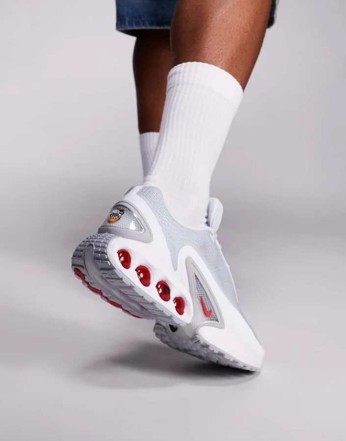 Nike Air Max DN sneakers in light gray and red - Image 4