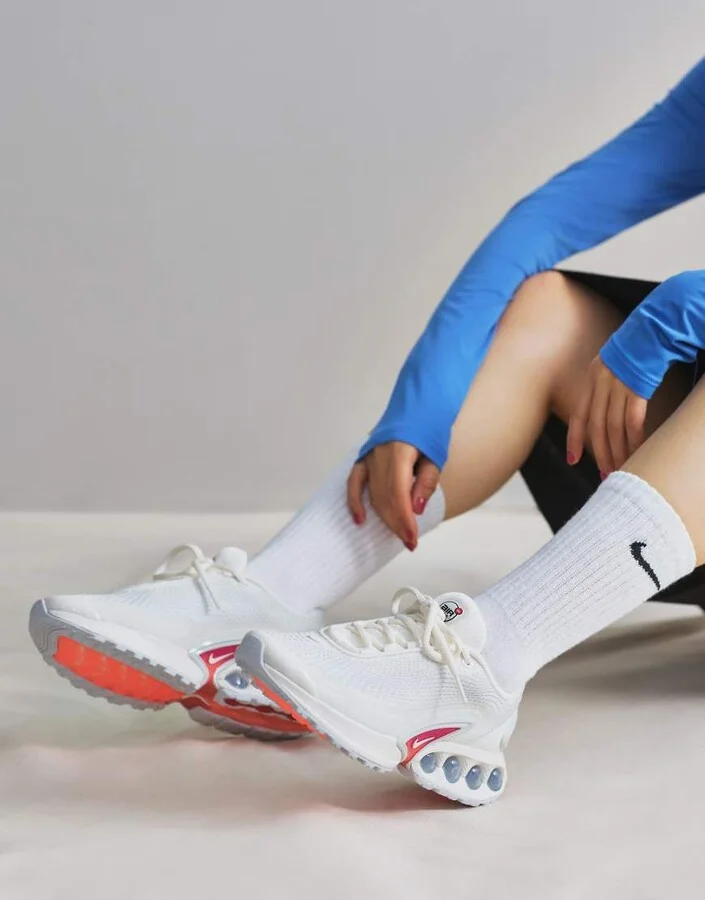 Nike Air Max DN sneakers in off white and purple - Image 4
