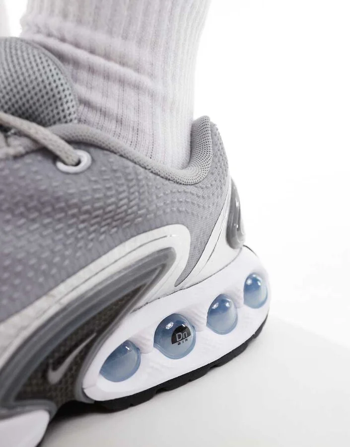 Nike Air Max DN sneakers in silver - Image 3