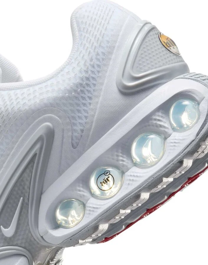 Nike Air Max DN sneakers in white and silver - Image 2