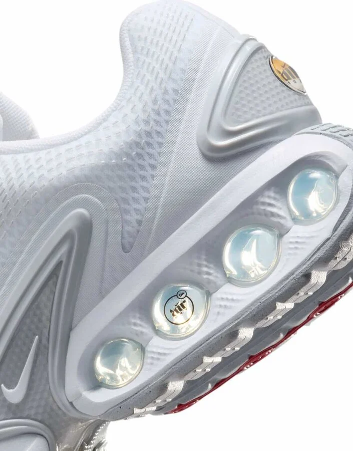 Nike Air Max DN sneakers in white and silver - Image 2