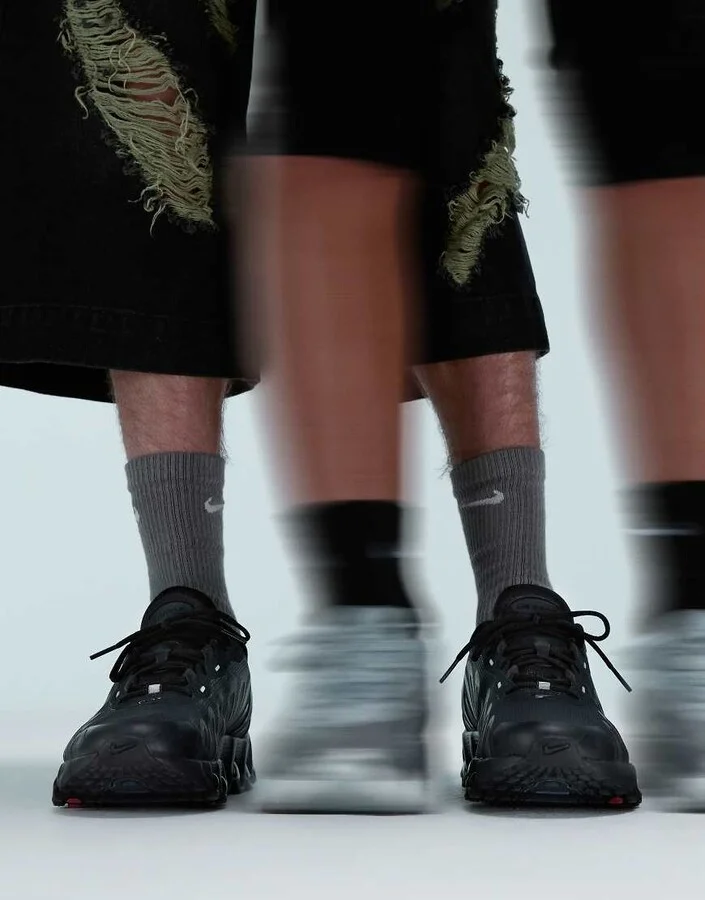 Nike Air Max DN8 sneakers in black - Image 3