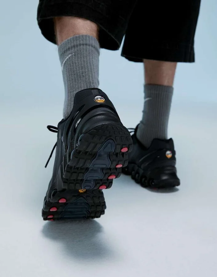 Nike Air Max DN8 sneakers in black - Image 4