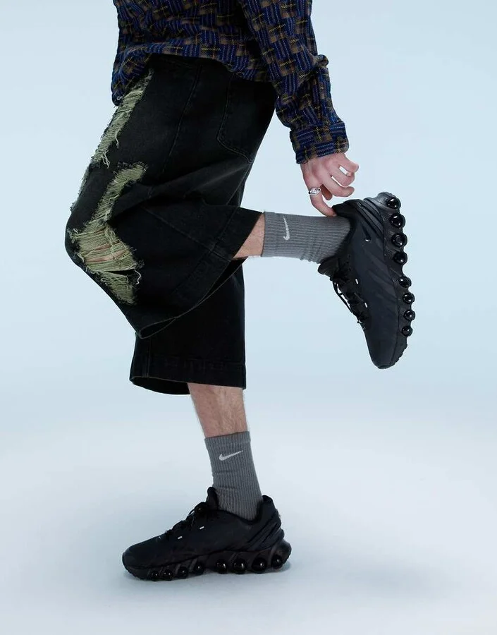 Nike Air Max DN8 sneakers in black