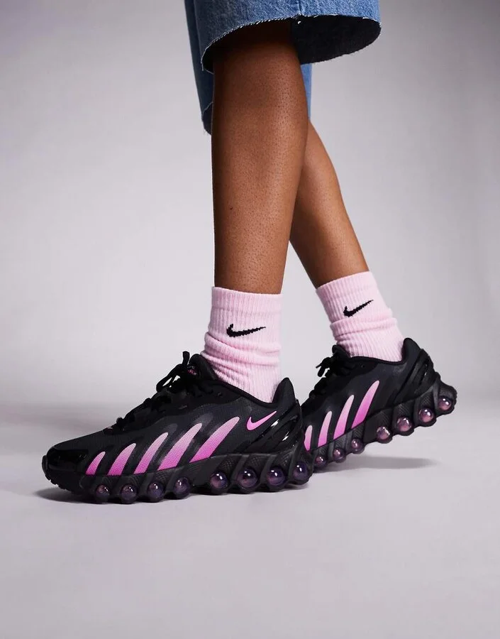 Nike Air Max DN8 sneakers in black & pink