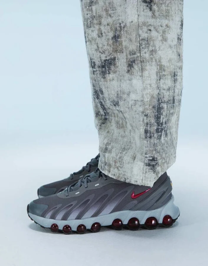 Nike Air Max DN8 sneakers in gray and red