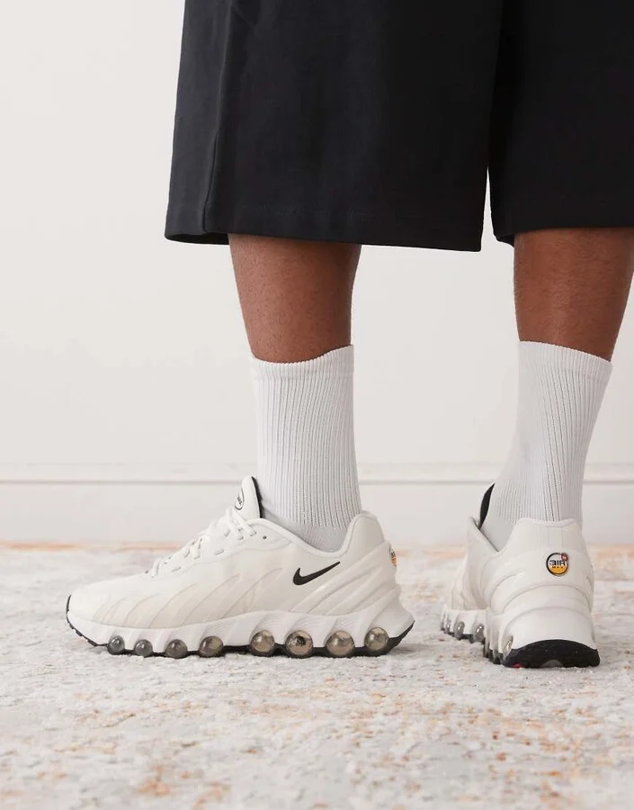 Nike Air Max DN8 sneakers in off white and black