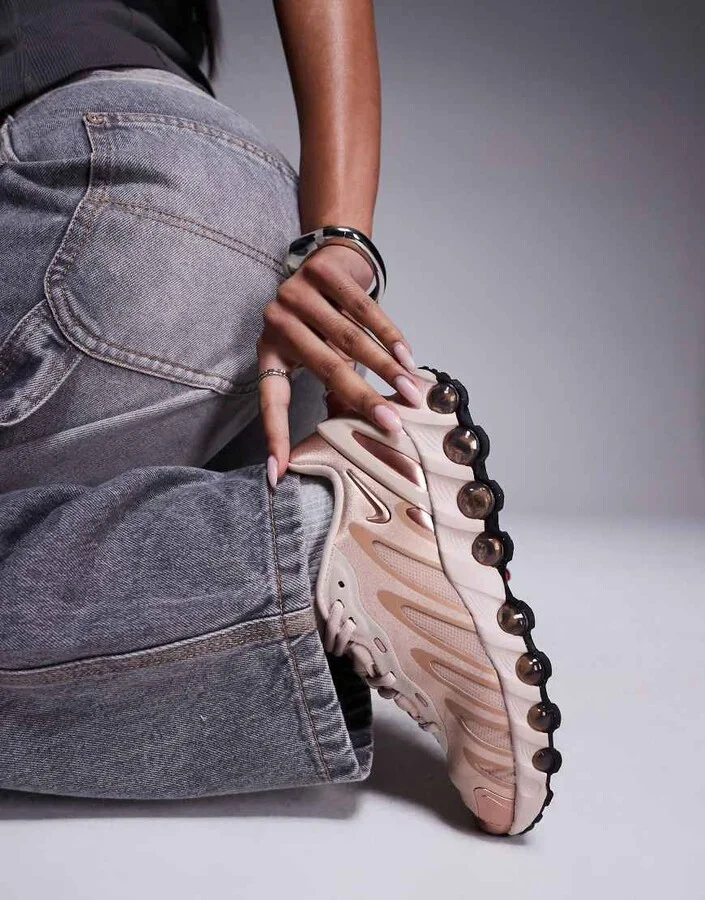 Nike Air Max DN8 sneakers in pink