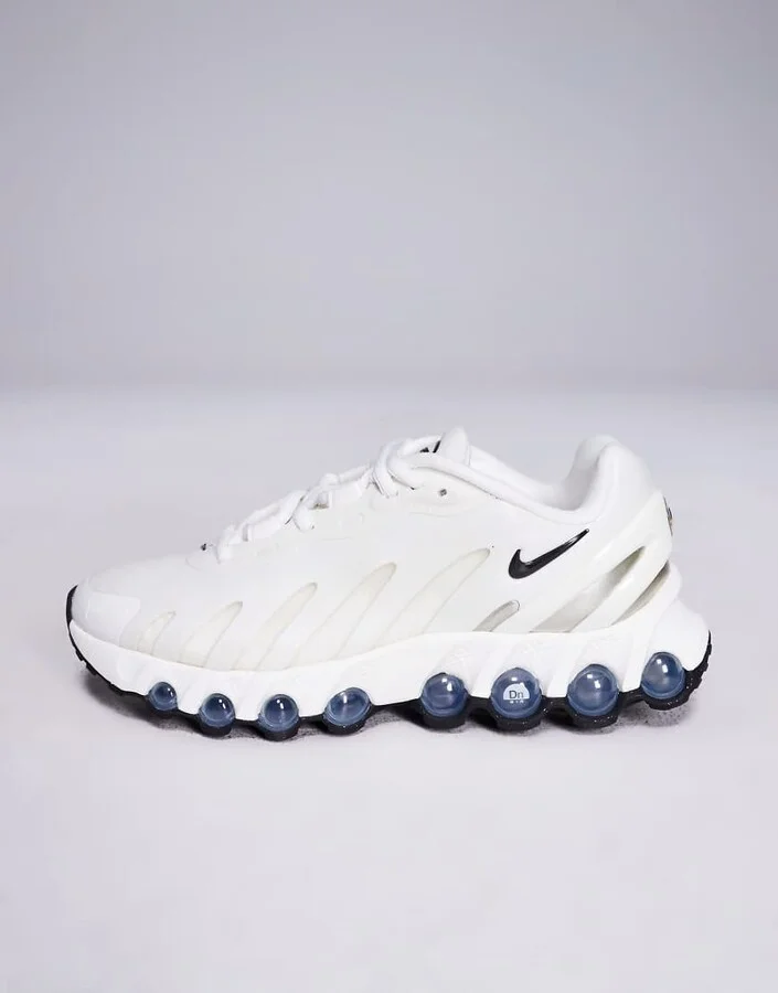 Nike Air Max DN8 sneakers in white and black - Image 2