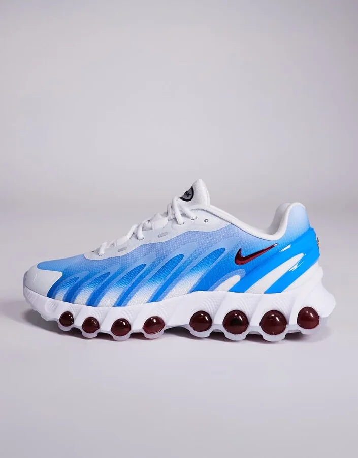 Nike Air Max DN8 sneakers in white and blue - Image 2