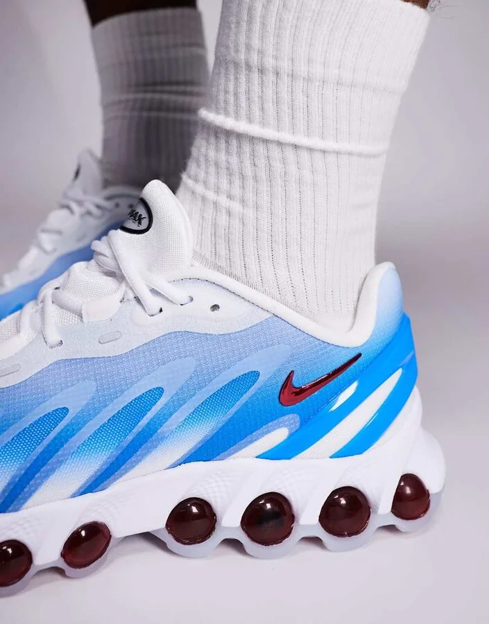 Nike Air Max DN8 sneakers in white and blue - Image 4