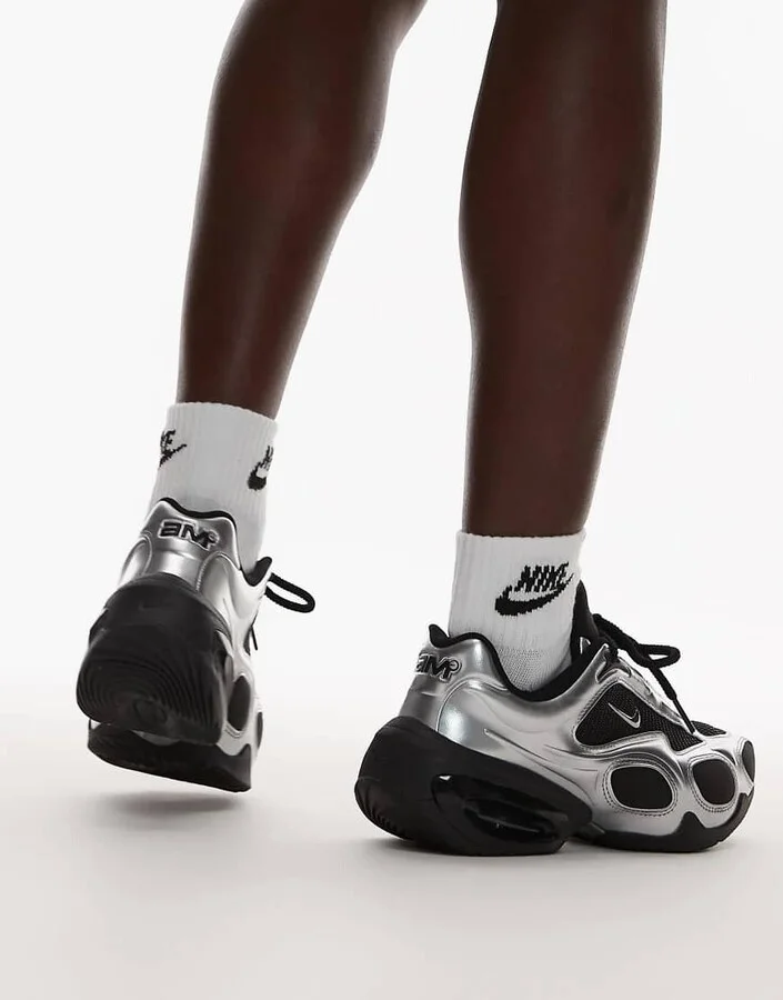 Nike Air Max Muse sneakers in black and silver - Image 3
