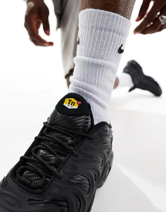 Nike Air Max Plus Drift sneakers in black - Image 3